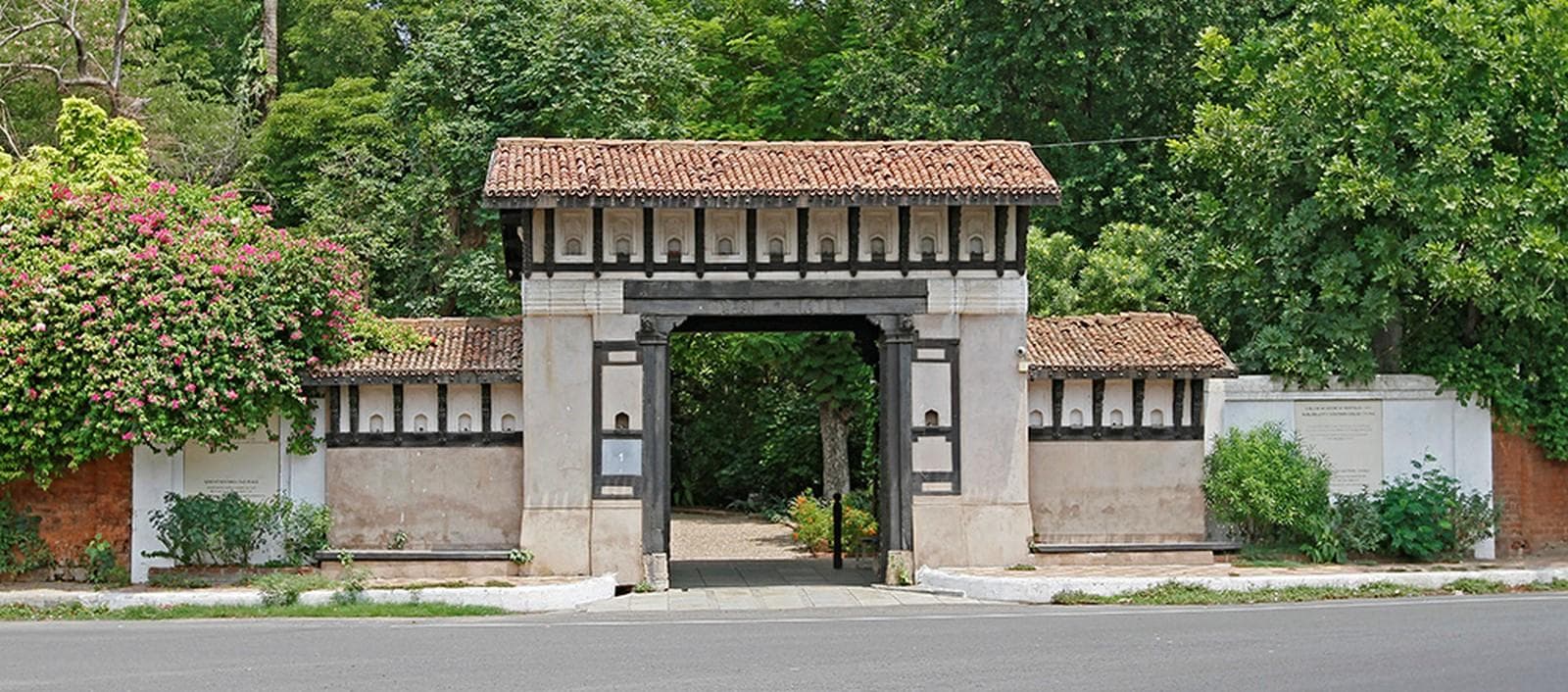 Ahmedabad 1 Day Sightseeing Tour Image 1